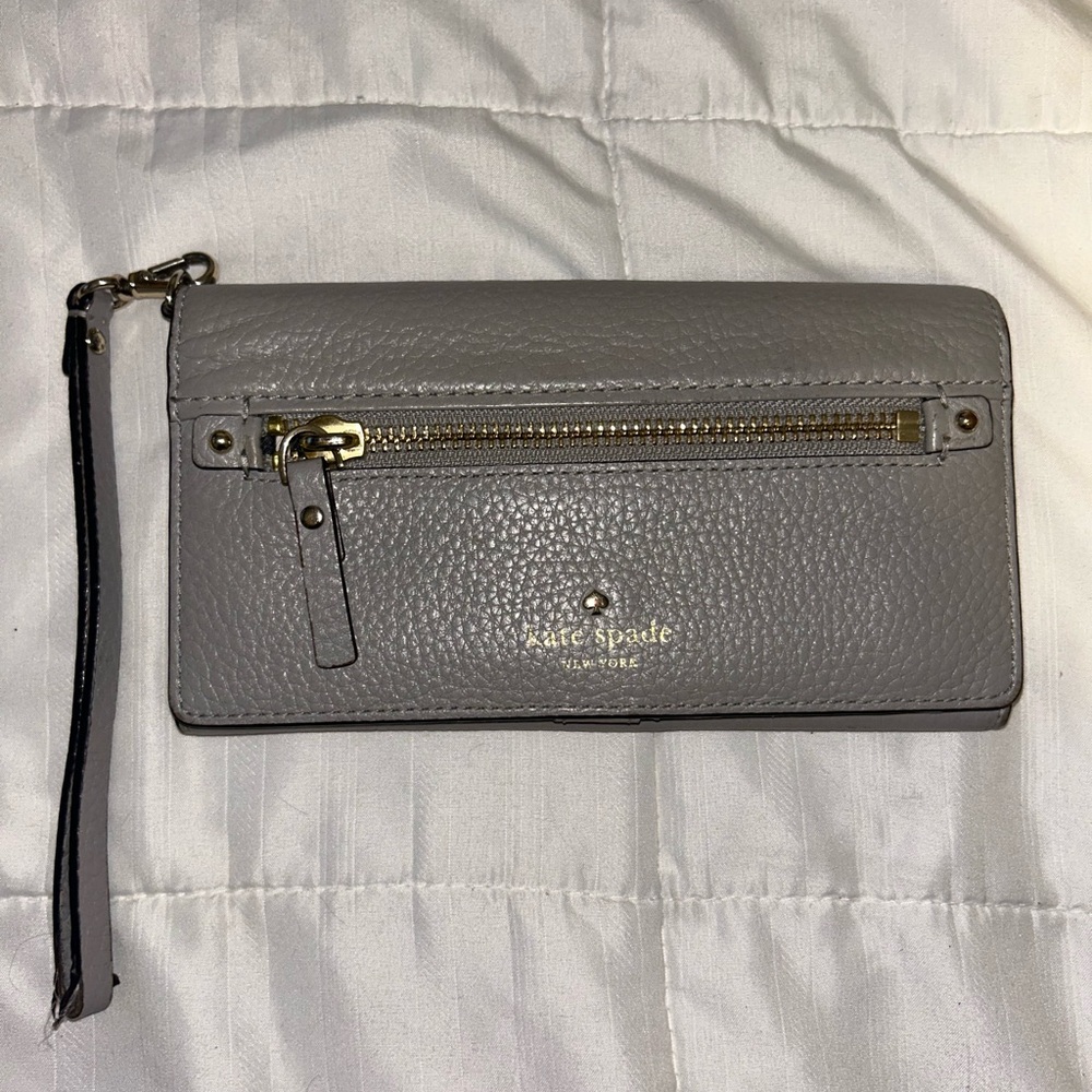 Kate Spade Pebbled Leather Wristlet in Gray